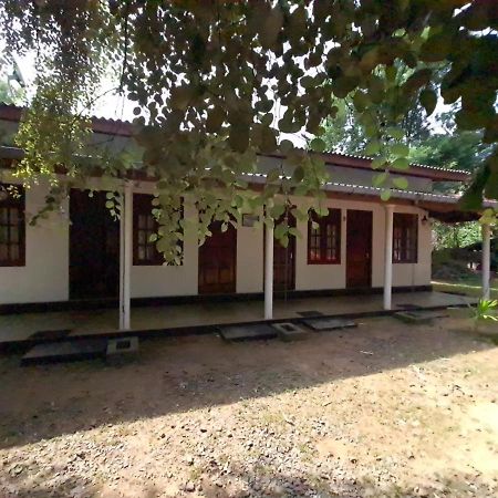 Katagamuwa Rest Hotel Kataragama Ngoại thất bức ảnh