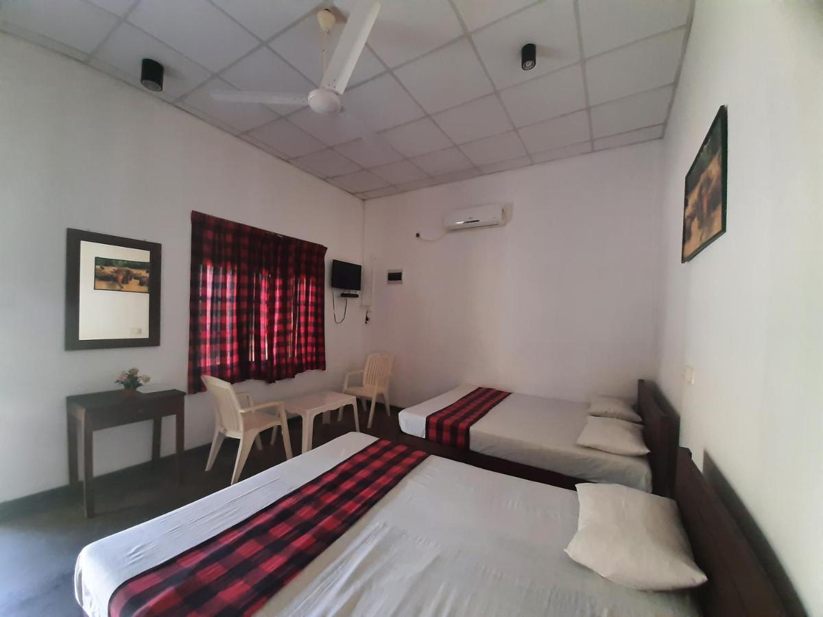 Katagamuwa Rest Hotel Kataragama Ngoại thất bức ảnh