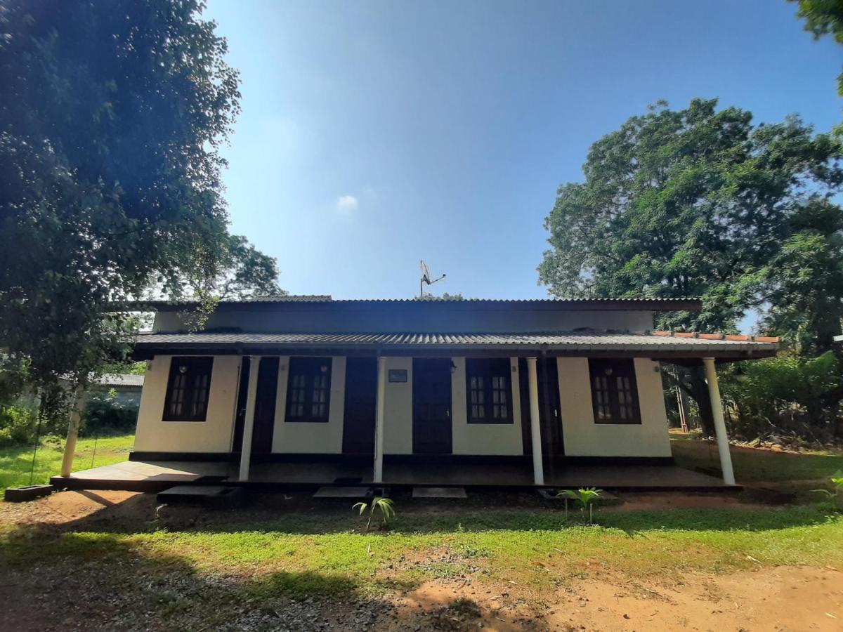 Katagamuwa Rest Hotel Kataragama Ngoại thất bức ảnh