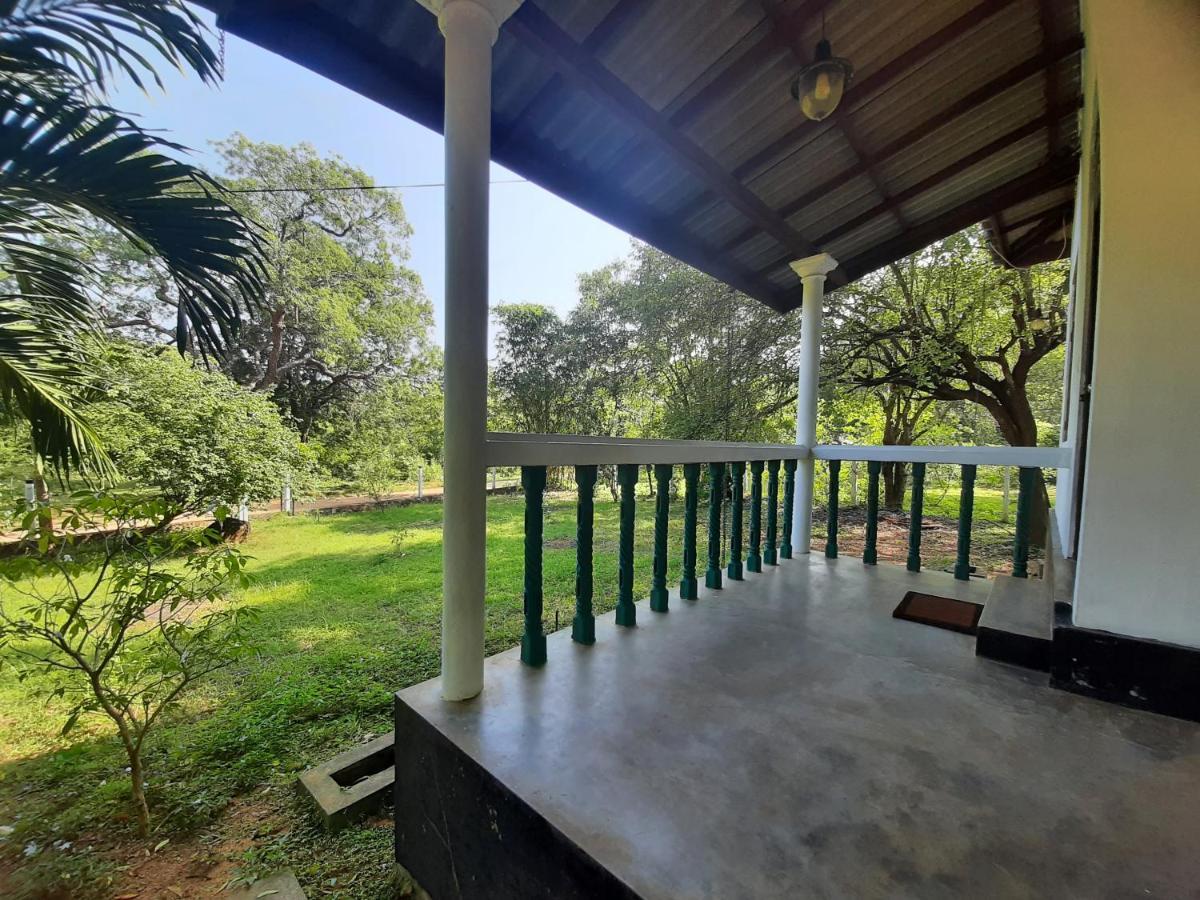 Katagamuwa Rest Hotel Kataragama Ngoại thất bức ảnh
