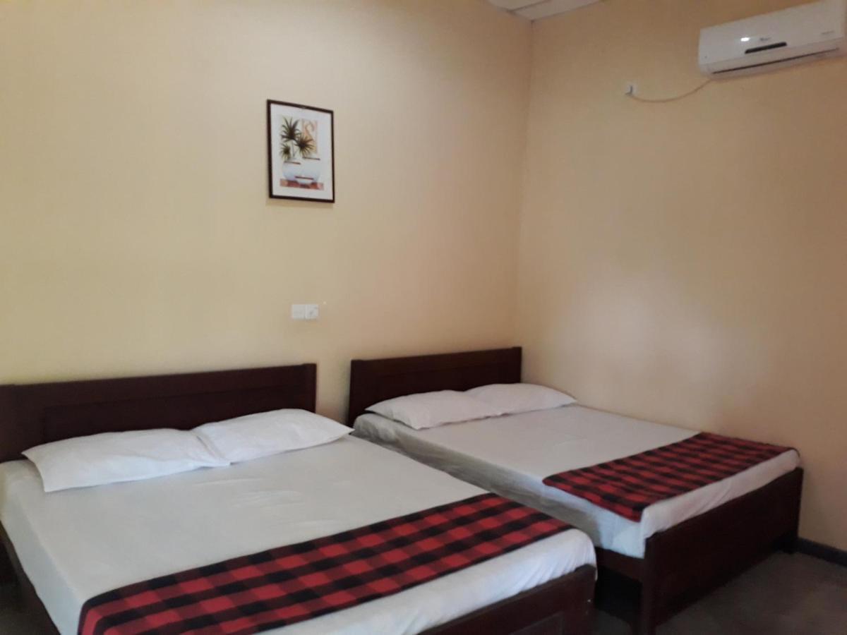 Katagamuwa Rest Hotel Kataragama Ngoại thất bức ảnh