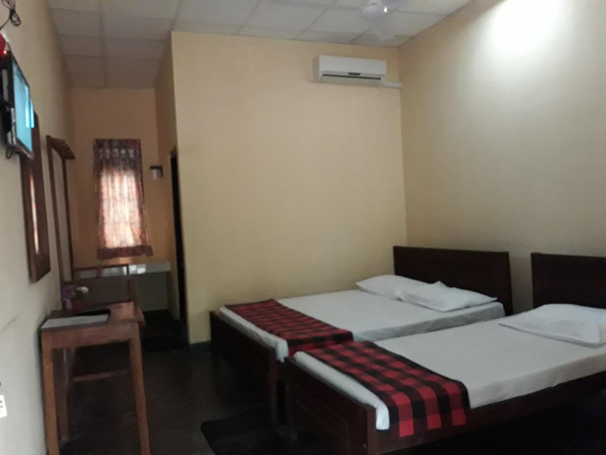 Katagamuwa Rest Hotel Kataragama Ngoại thất bức ảnh