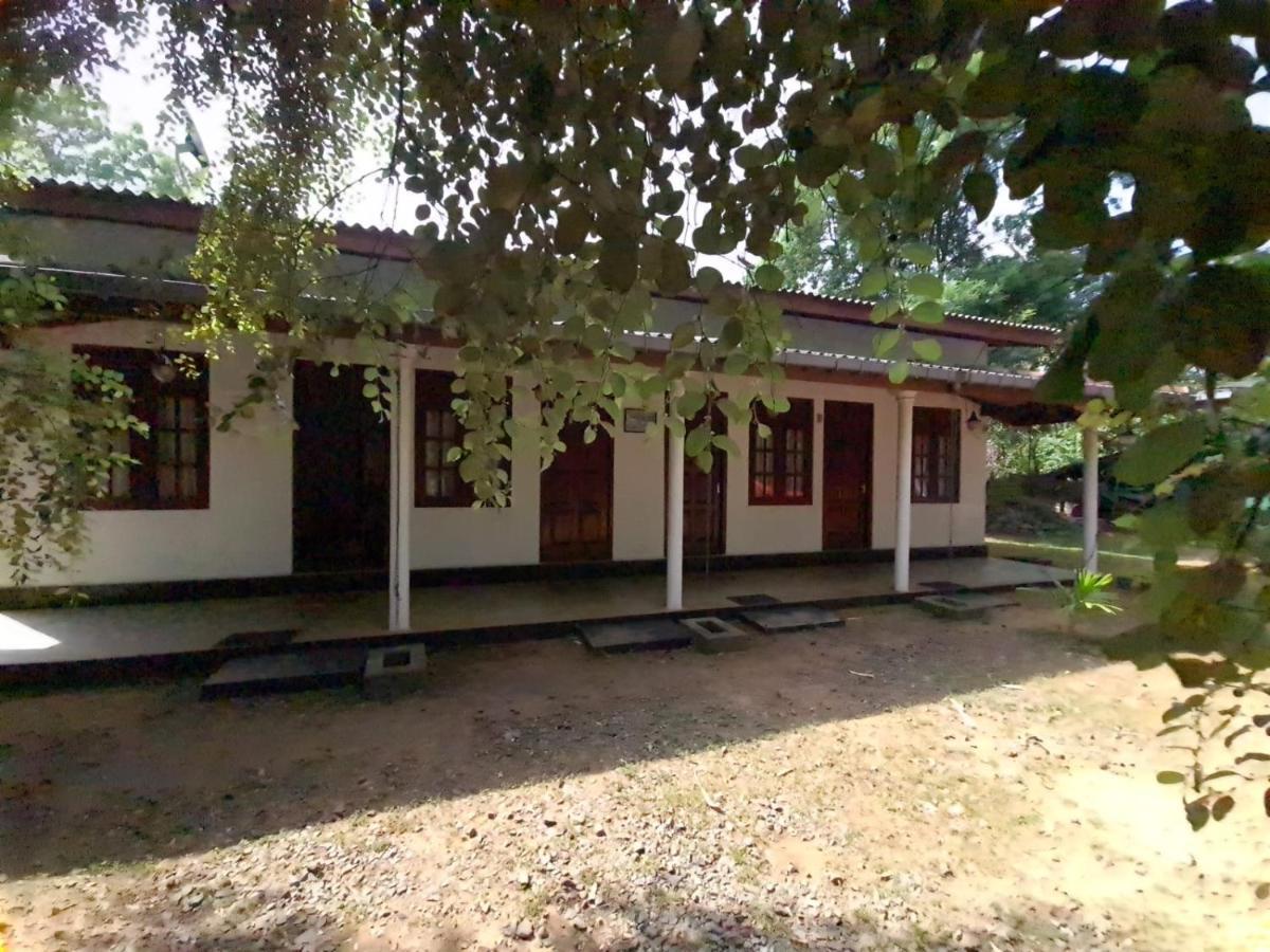 Katagamuwa Rest Hotel Kataragama Ngoại thất bức ảnh