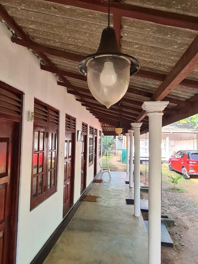 Katagamuwa Rest Hotel Kataragama Ngoại thất bức ảnh