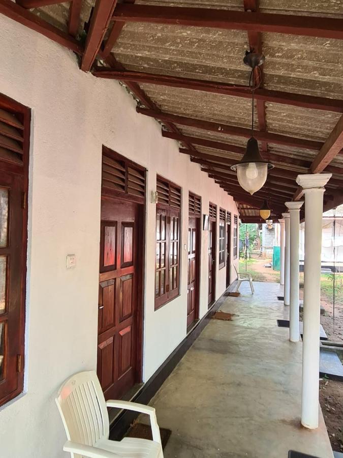 Katagamuwa Rest Hotel Kataragama Ngoại thất bức ảnh