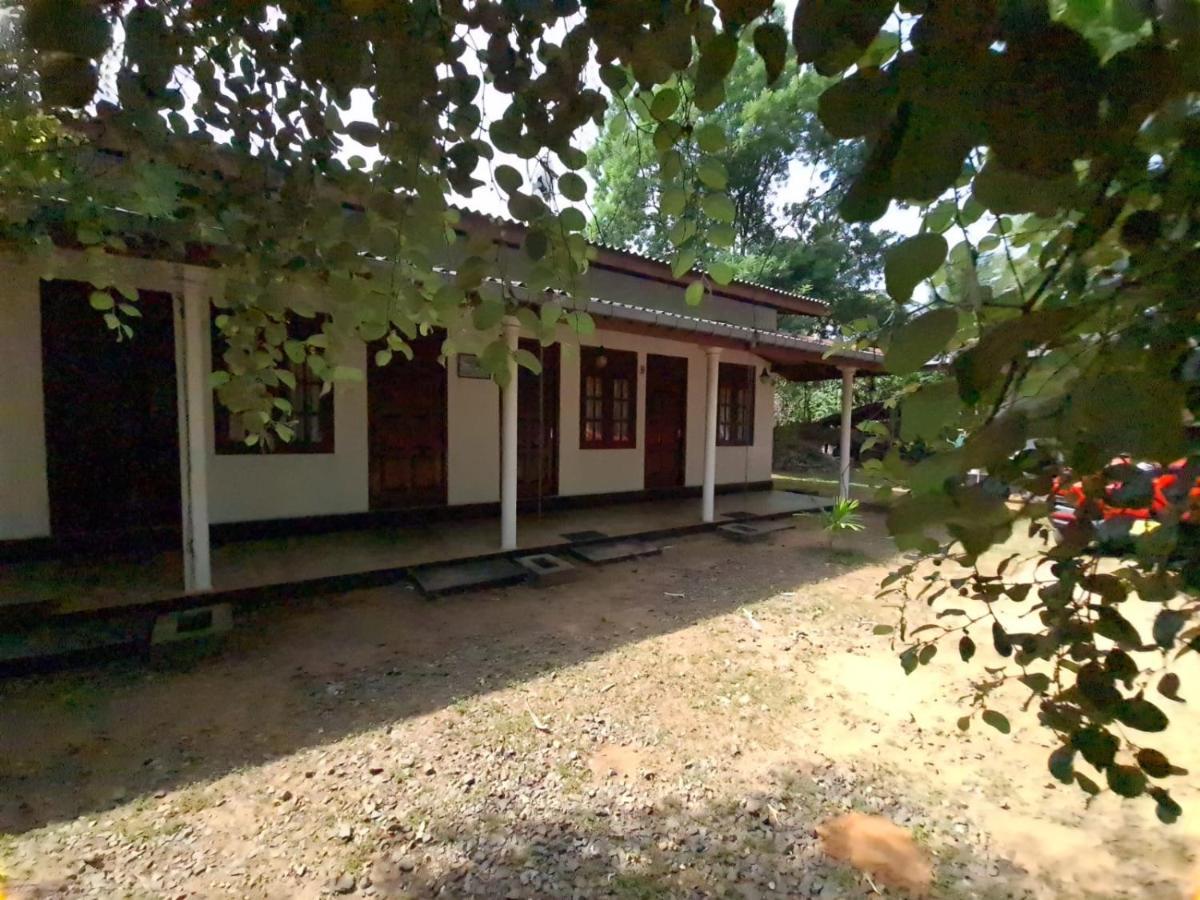 Katagamuwa Rest Hotel Kataragama Ngoại thất bức ảnh